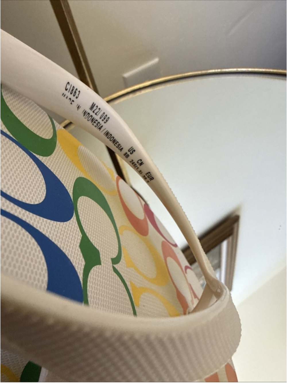 COACH PRIDE COLLECTION - Zak Flip Flop Rainbow Signature Logo - Women’s Size 8 - Picture 5 of 8